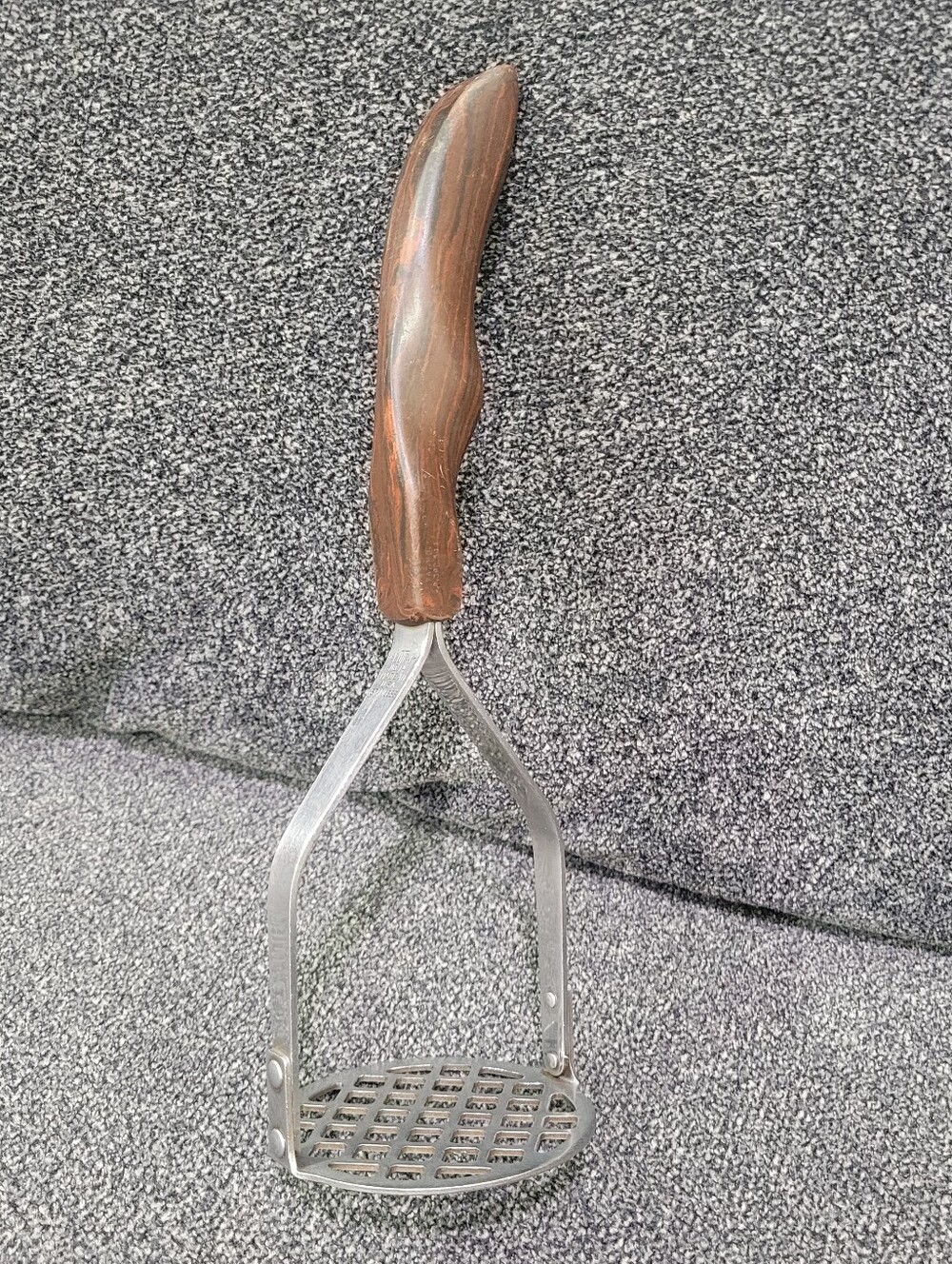 Vintage Cutco No.14 Potato Masher Stainless Steel Brown Swirl Handle USA
